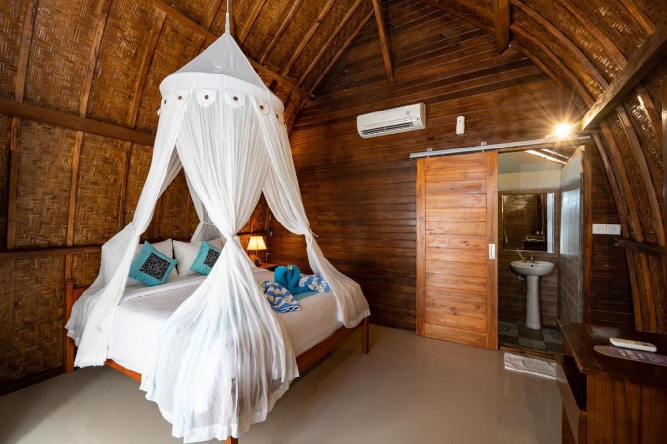 Sundi Ocean Bungalow By Abm Toyapakeh ภายนอก รูปภาพ